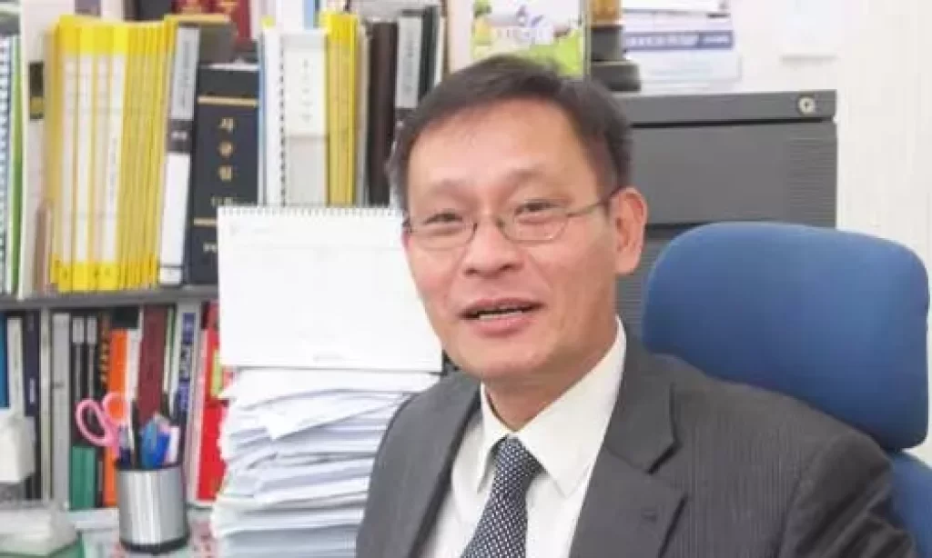 Kim Ung-Yong